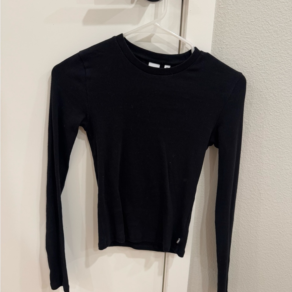 2 Aritzia Tna Long Sleeve Tshirts